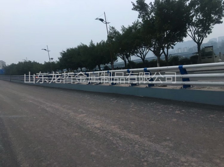 内江沱江桥梁防撞护栏