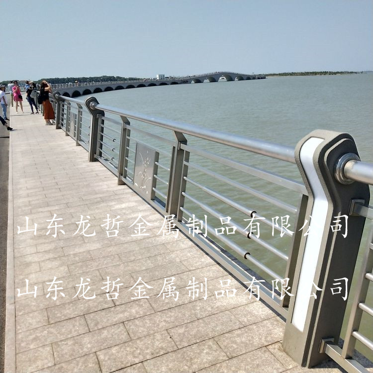 上海青浦区淀山湖上彩虹桥护栏工程案例