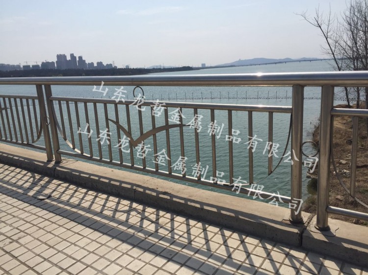 滁州不锈钢复合管护栏工程案例