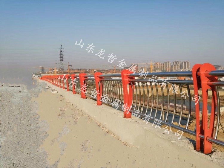 济宁桥梁护栏不锈钢复合管工程案例
