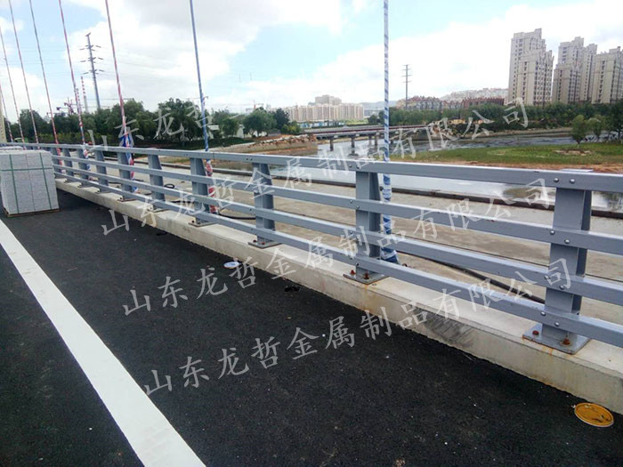 桥梁河道防撞护栏工程案例